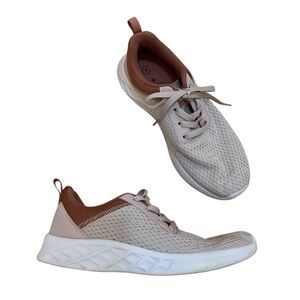 Women's Beige Knit Athletic Shoes size 8 with memory foam‎